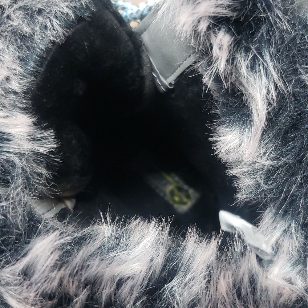 Khombu Stylish Winter Boots with Faux Fur Trim - Picture 7 of 7